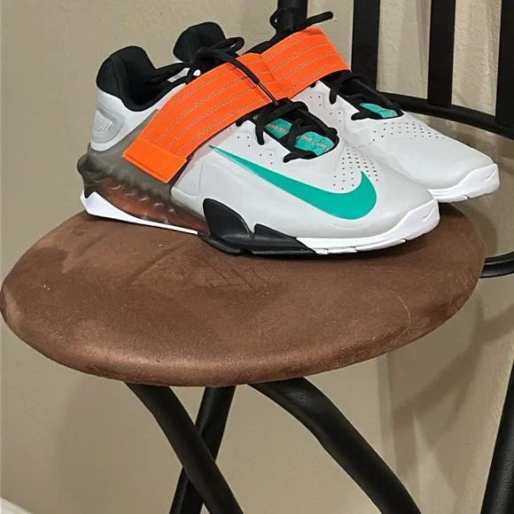 Nike Savaleos- Men's Size 11 - Picture 9 of 9